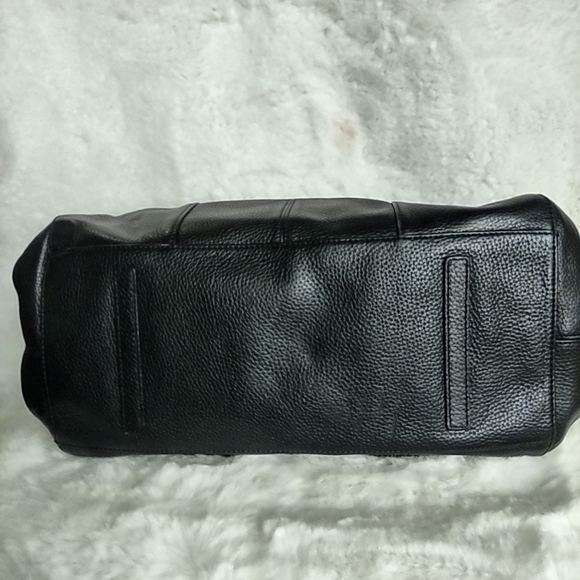 Adrienne Vittadini Handbag Black. - Picture 9 of 16